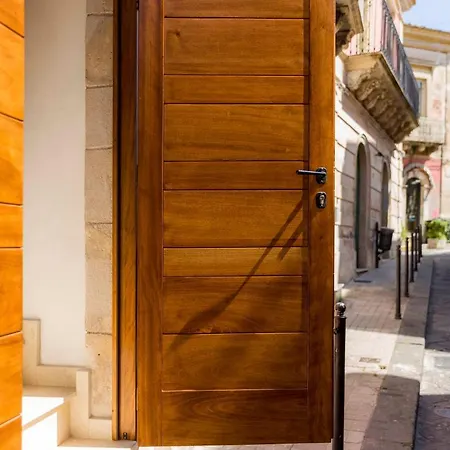 Il Galletto Viola, Luxury & *