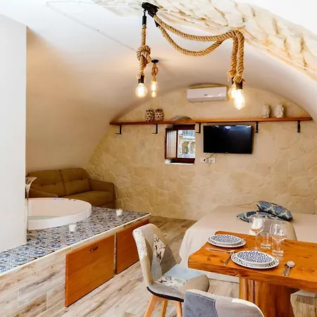 Il Galletto Viola, Luxury &